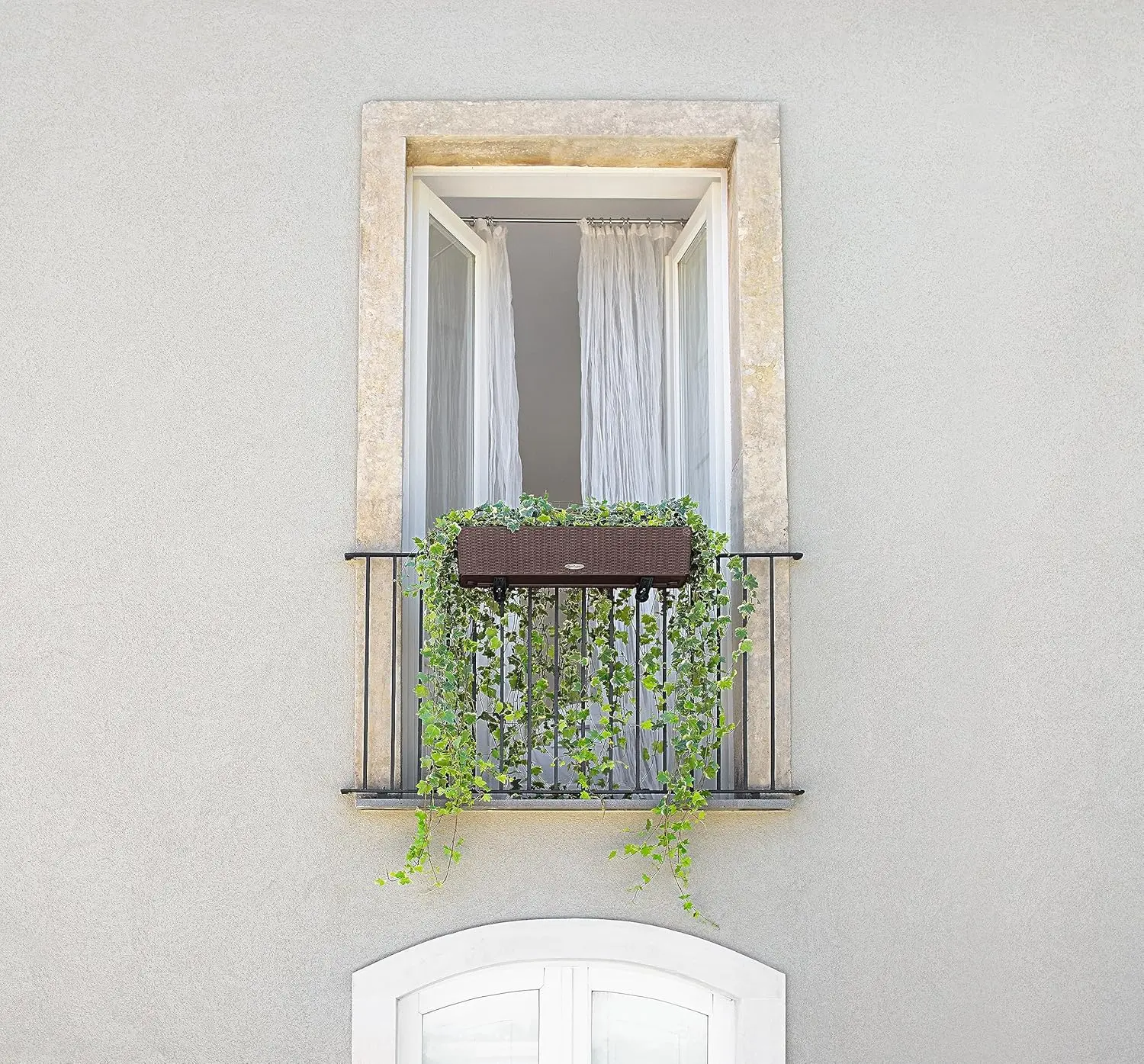 Lechuza Cottage 80, floreira retangular cor moca com aspeto trançado